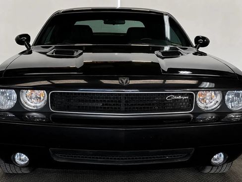 Used 2009 Dodge Challenger SE RWD image 3