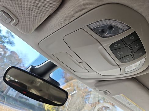 Used 2024 Chrysler Pacifica Select image 29