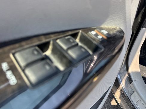 Used 2014 Toyota Venza LE AWD/4WD image 18