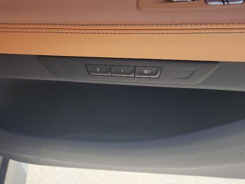 Used 2022 BMW 750i xDrive w/ Executive Package image 31