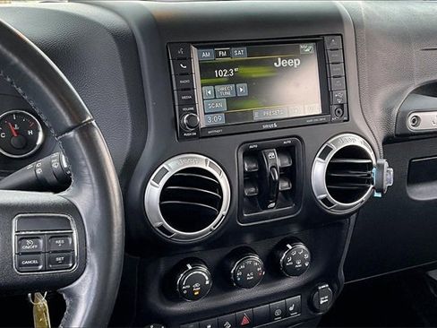 Used 2016 Jeep Wrangler Unlimited Sahara w/ Connectivity Group image 9