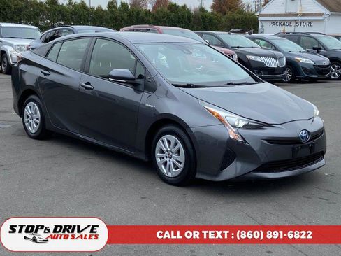 Used 2017 Toyota Prius Two image 7
