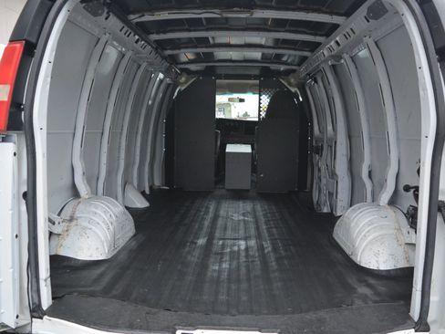 Used 2014 Chevrolet Express 2500 Extended image 11