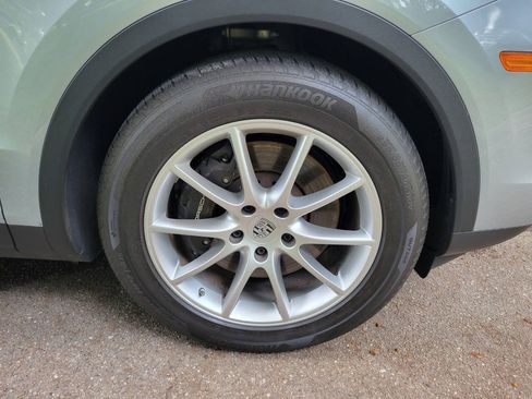 Used 2024 Porsche Cayenne AWD/4WD image 20