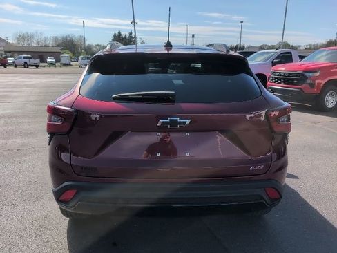 Used 2025 Chevrolet Trax RS FWD image 6