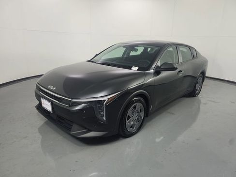 Certified 2025 Kia K4 LX image 2