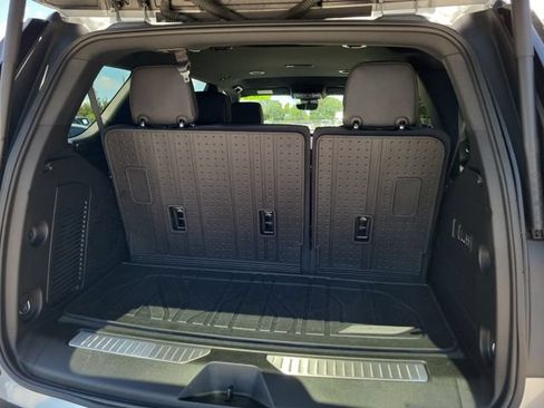 Used 2025 Chevrolet Tahoe High Country AWD/4WD image 5