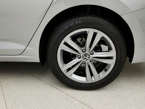 Used 2024 Volkswagen Jetta SE image 9