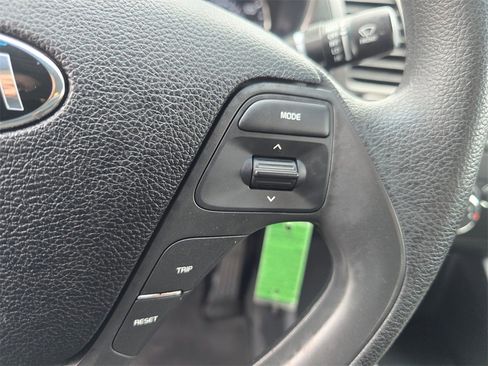 Used 2017 Kia Forte LX image 23