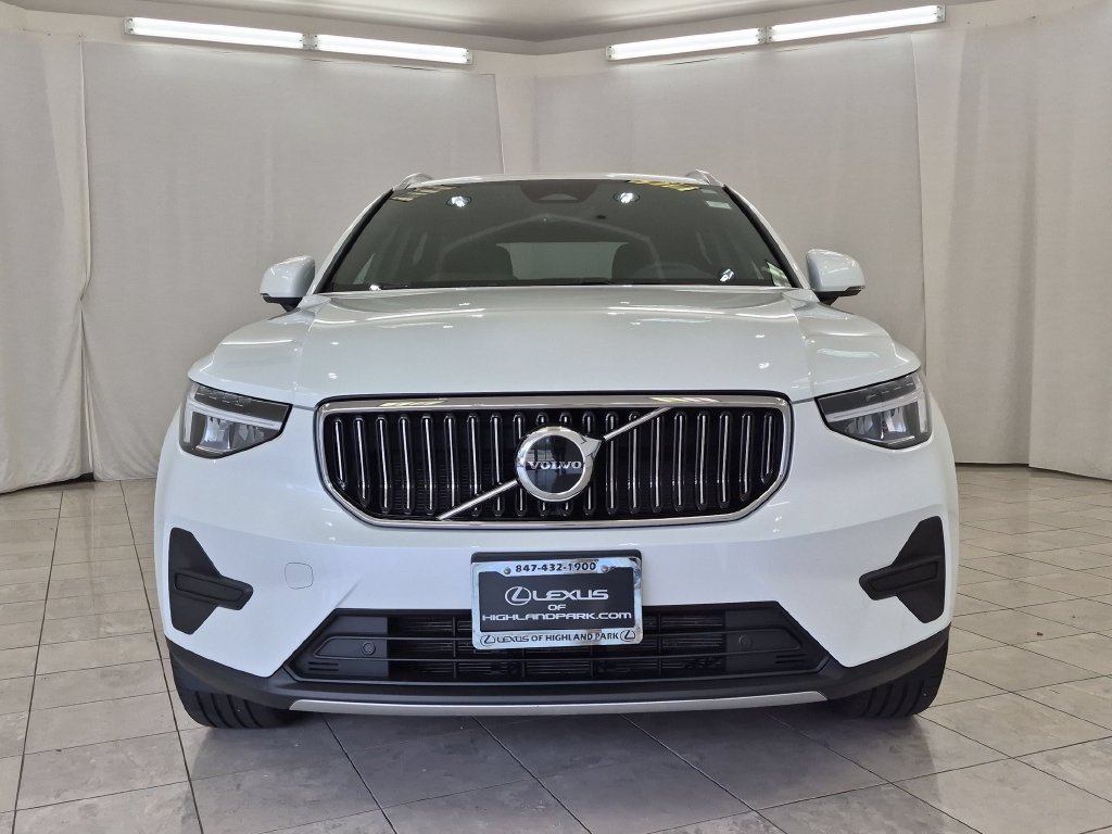 Used 2025 Volvo XC40 B5 Core AWD/4WD image 3