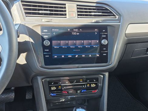 Certified 2023 Volkswagen Tiguan SE w/ Panoramic Sunroof Package AWD/4WD image 18
