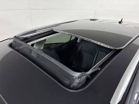 Certified 2023 Volkswagen Tiguan SE w/ Panoramic Sunroof Package AWD/4WD image 25