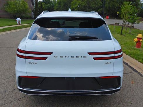 Used 2026 Genesis GV70 2.5T AWD/4WD image 9