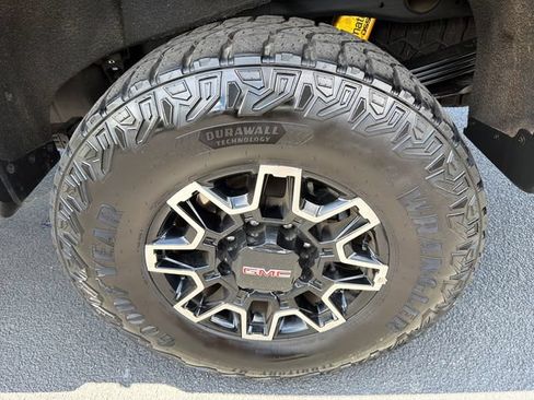 Used 2024 GMC Sierra 2500 AT4X AWD/4WD image 19