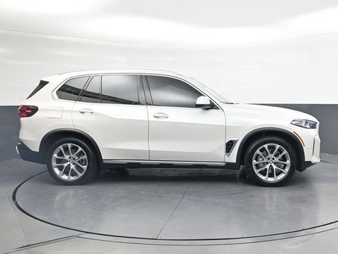 Certified 2026 BMW X5 xDrive40i w/ Premium Package AWD/4WD image 3