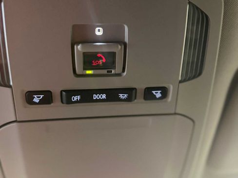 Used 2023 Toyota Highlander LE FWD image 29