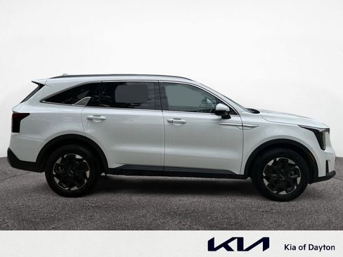Used 2025 Kia Sorento S FWD image 4