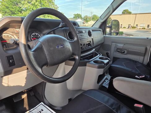 Used 2013 Ford E-350 and Econoline 350 Super Duty RWD image 11