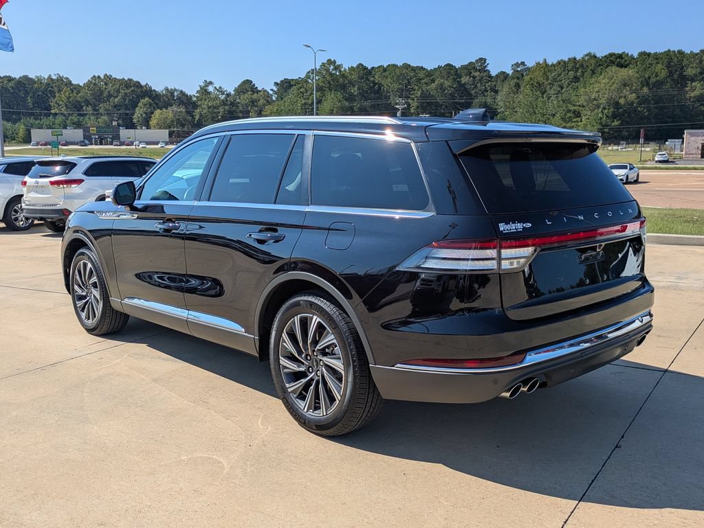 Used 2026 Lincoln Aviator 2WD image 3