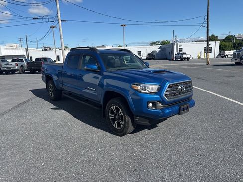 Used 2017 Toyota Tacoma TRD Sport w/ Premium & Technology Package AWD/4WD image 6