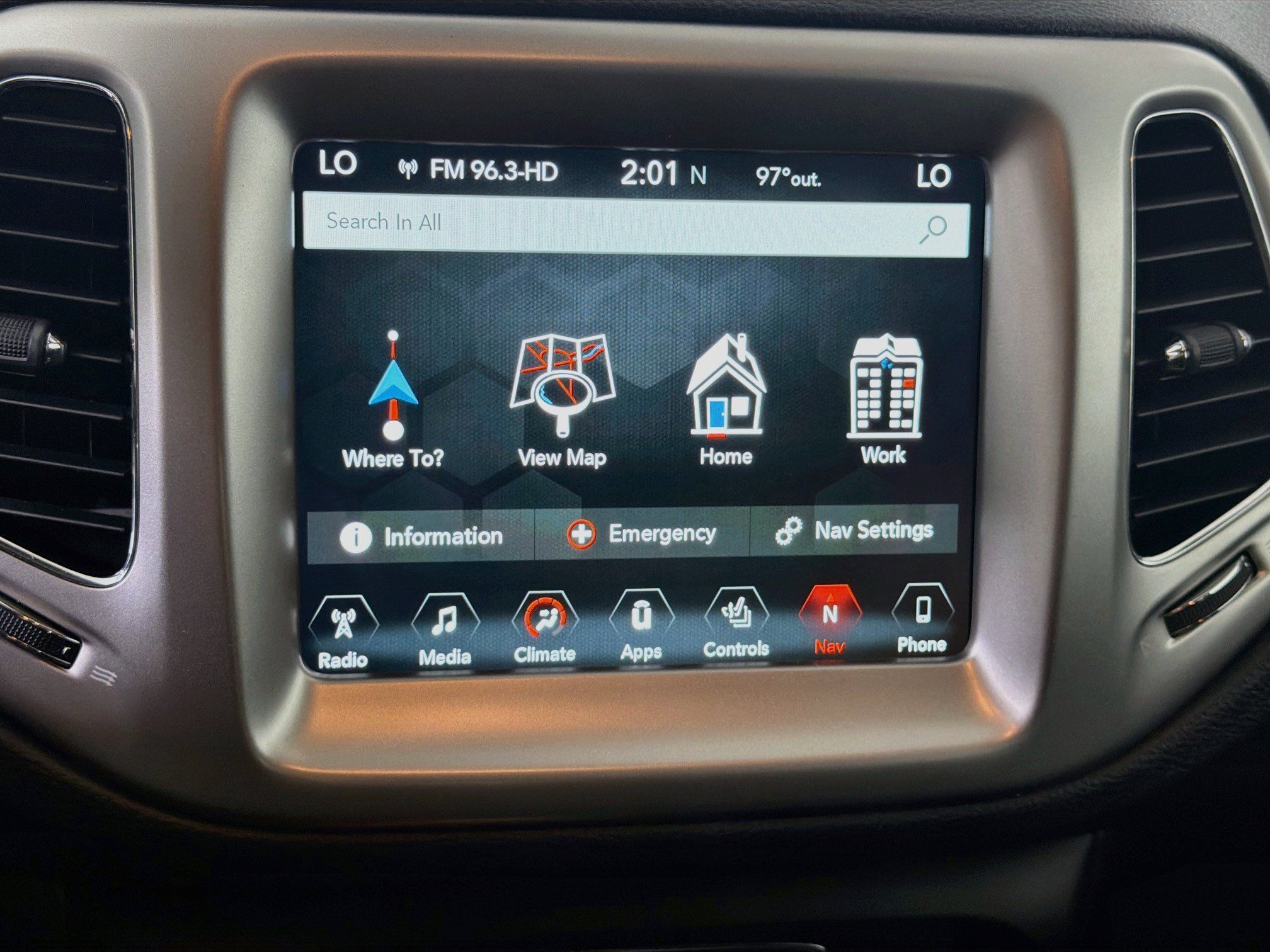 Used 2018 Jeep Compass Latitude w/ Popular Equipment Group FWD image 21