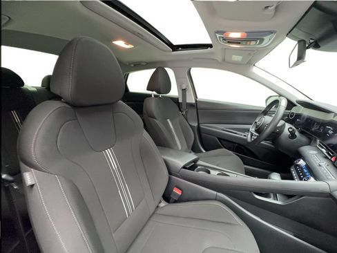 Used 2025 Hyundai Elantra SEL FWD image 31