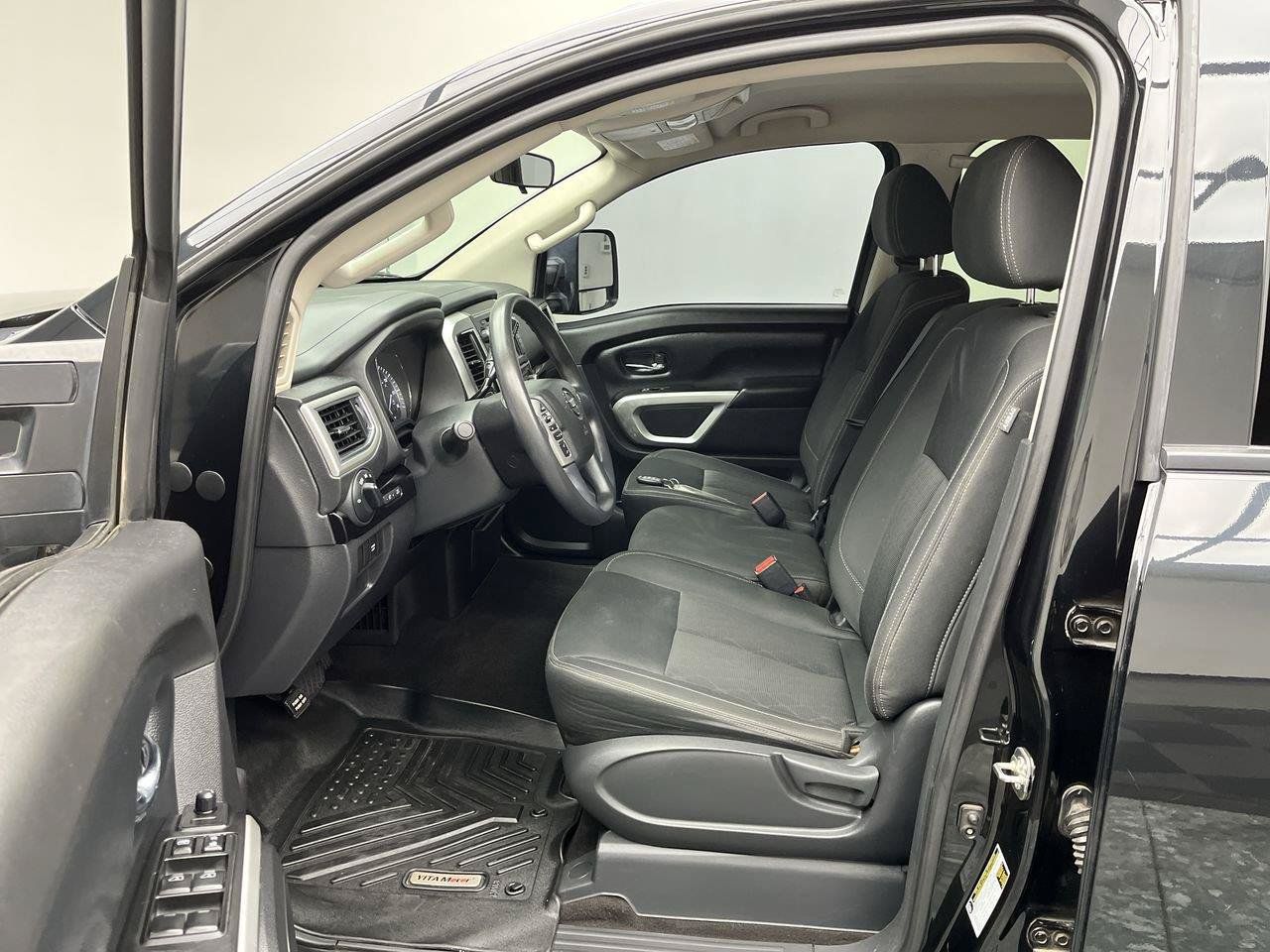 Used 2019 Nissan Titan SV AWD/4WD image 3