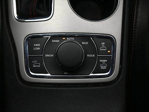Used 2018 Jeep Grand Cherokee Trailhawk w/ Trailhawk Luxury Group AWD/4WD image 25