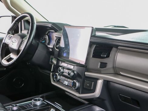 Used 2022 Ford Expedition XLT image 28