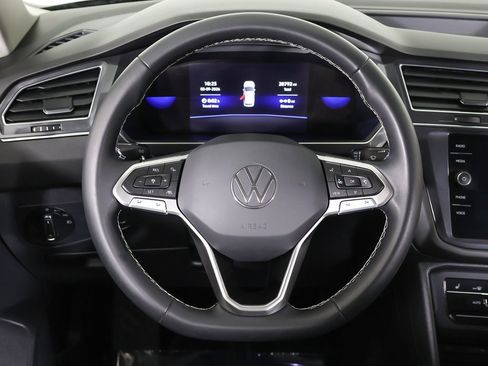 Used 2023 Volkswagen Tiguan SE image 38