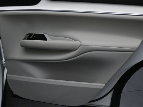 Used 2025 Volvo EX90 Plus image 16