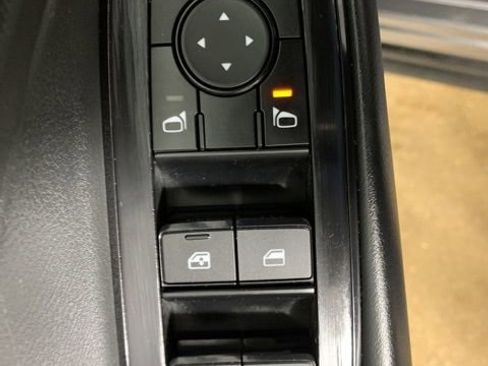 Used 2024 Nissan Rogue S AWD/4WD image 17