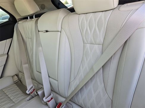 Used 2023 Buick Envision Avenir image 12