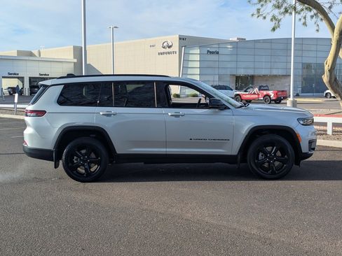 Used 2023 Jeep Grand Cherokee L Altitude image 7