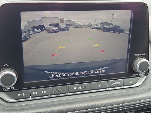 Used 2024 Nissan Rogue SV image 18