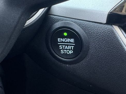 Certified 2022 Ford Escape SE w/ SE Sport Appearance Package image 20