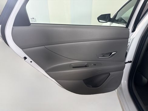 Used 2024 Hyundai Elantra SE FWD image 25