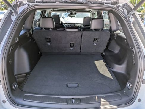 Used 2024 Jeep Grand Cherokee Altitude RWD image 17