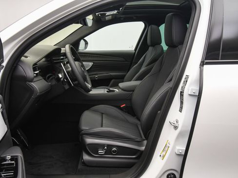 New 2025 Maserati Grecale Modena image 18