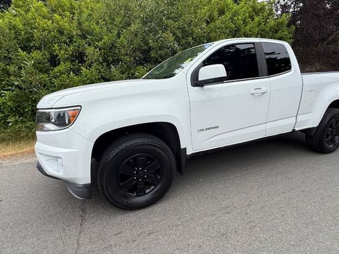 Used 2019 Chevrolet Colorado W/T w/ WT Convenience Package RWD image 5