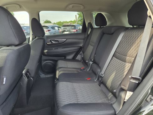 Used 2018 Nissan Rogue SV FWD image 5