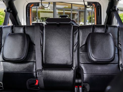 Used 2023 Jeep Wrangler Unlimited Sahara AWD/4WD image 23