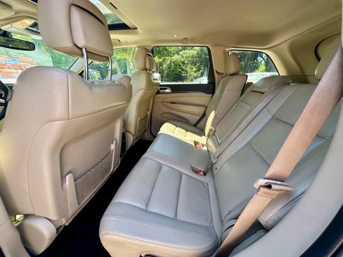 Used 2017 Jeep Grand Cherokee Limited AWD/4WD image 12