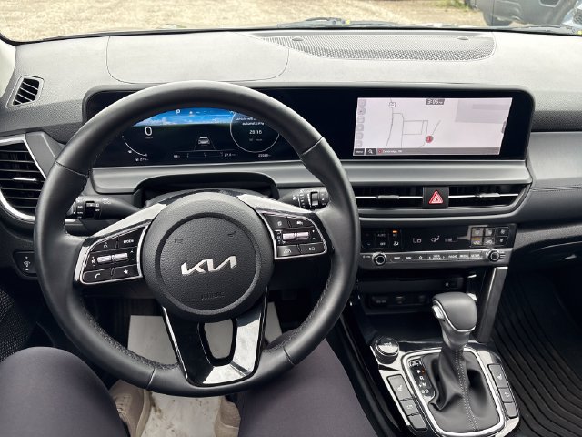 Used 2024 Kia Seltos EX FWD image 10