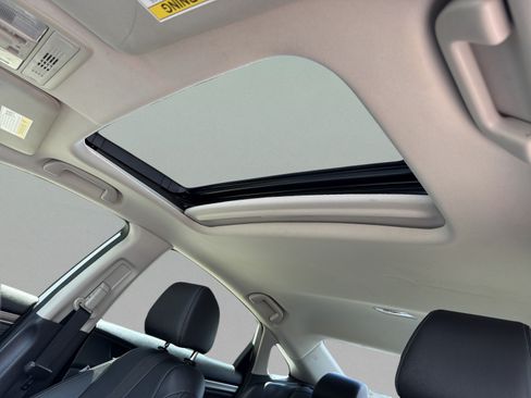 Used 2019 Honda Civic Touring image 17