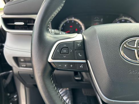 Used 2022 Toyota Highlander LE image 14