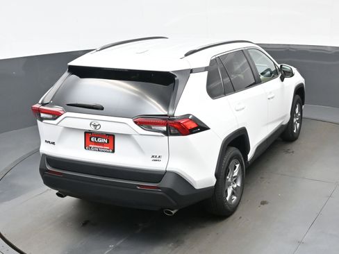 Used 2022 Toyota RAV4 XLE w/ XLE Grade Weather Package AWD/4WD image 40
