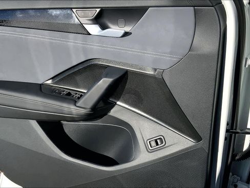 New 2026 Volkswagen Tiguan SE FWD image 10