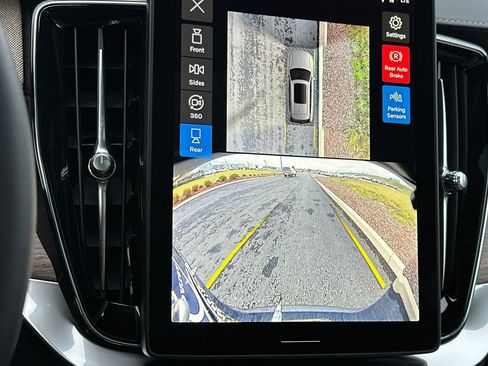 New 2026 Volvo XC90 B6 Plus w/ Protection Package Premier image 20