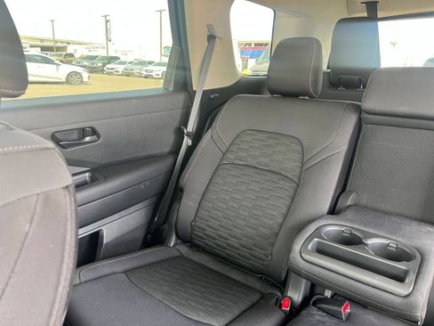 Used 2025 Nissan Pathfinder SV AWD/4WD image 40